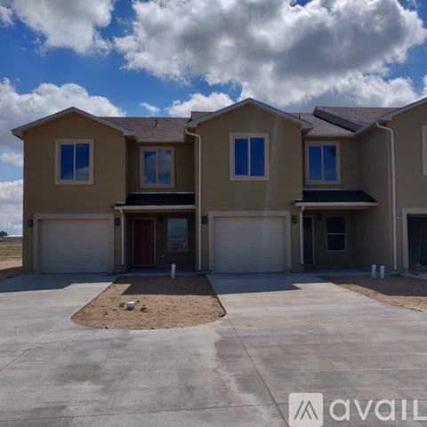 564 South Angus Avenue 3 Beds Apartment for Rent