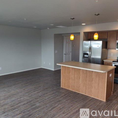 564 South Angus Avenue 3 Beds Apartment for Rent