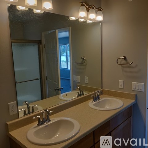 564 South Angus Avenue 3 Beds Apartment for Rent