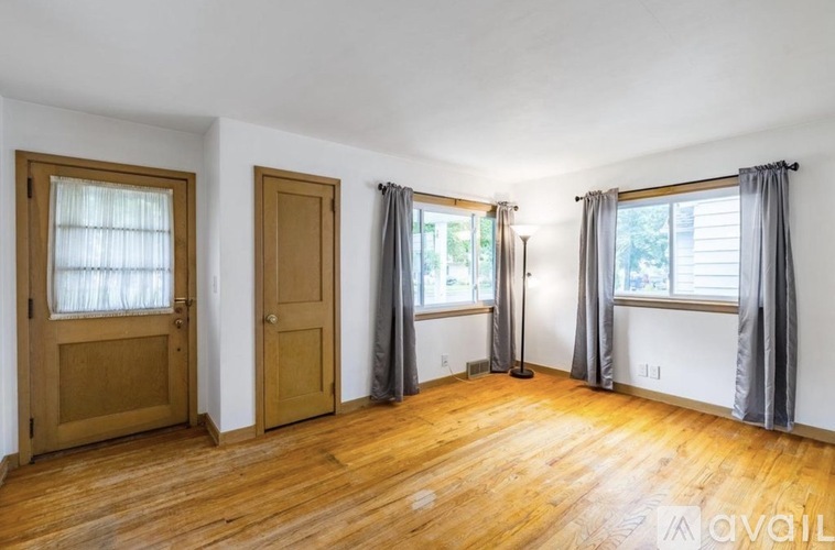 813 Ross Avenue 4 Beds Single Family Home for Rent - Photo gallery 2