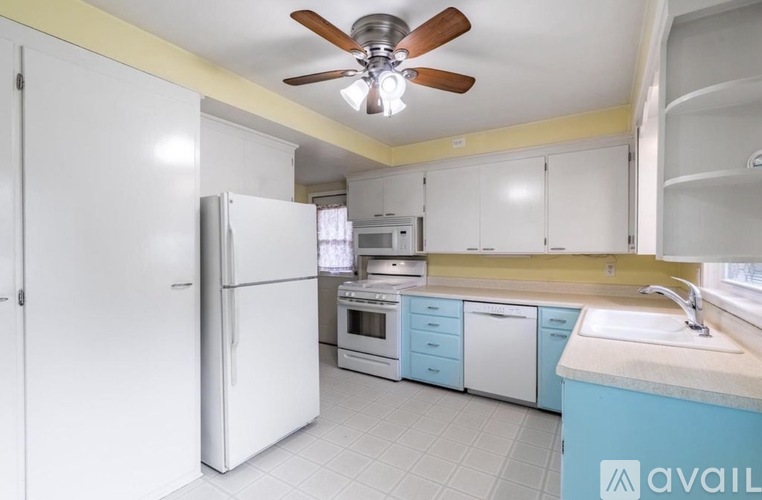 813 Ross Avenue 4 Beds Single Family Home for Rent - Photo gallery 3