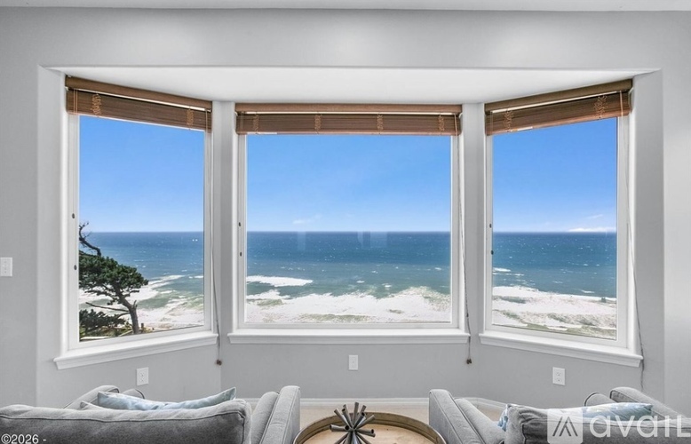 1825 Southwest Coast Avenue 3 Beds Single Family Home for Rent - Photo gallery 1