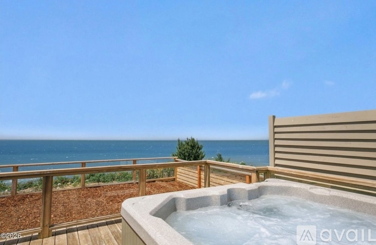 1825 Southwest Coast Avenue 3 Beds Single Family Home for Rent - Photo gallery 4