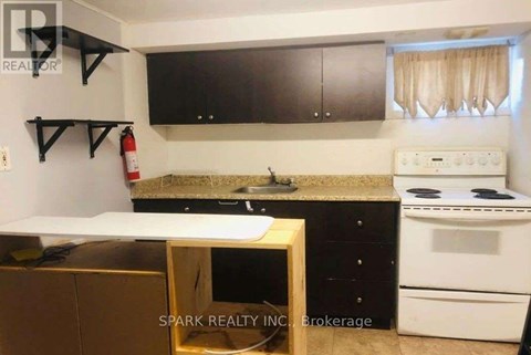 27 ERLESMERE AVENUE 2 Beds Apartment for Rent