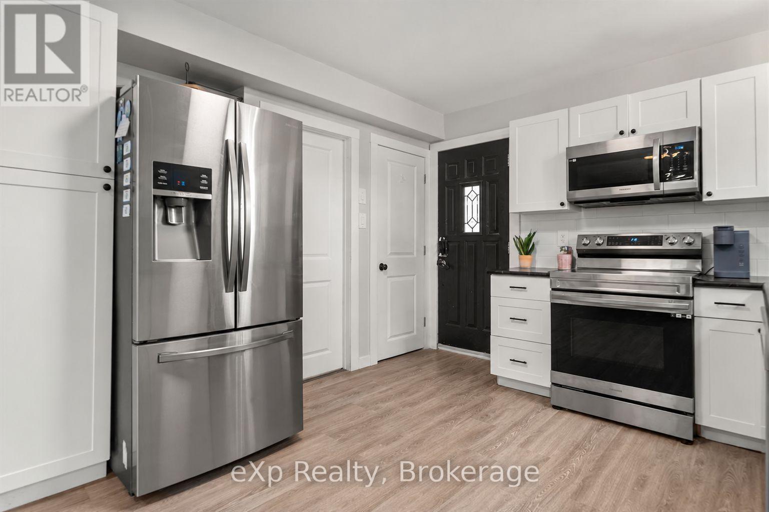 2 bedroom apartment - UNIT A - 89 COLLEGE STREET E Unit A, Belleville (Belleville Ward) 4