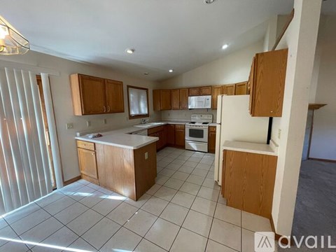 931 W Monroe Ave 3 Beds Apartment for Rent