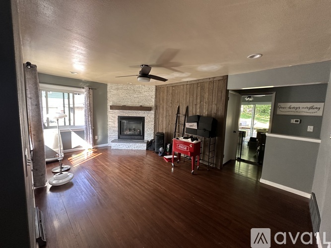1320 Brainerd Ave 4 Beds Single Family Home for Rent - Photo gallery 3