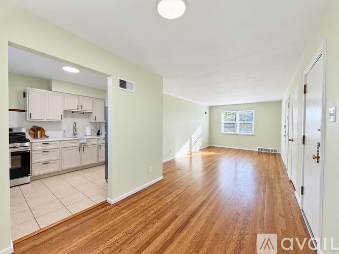 7176 Jamieson Ave 1 Apartment for Rent - Photo gallery 1