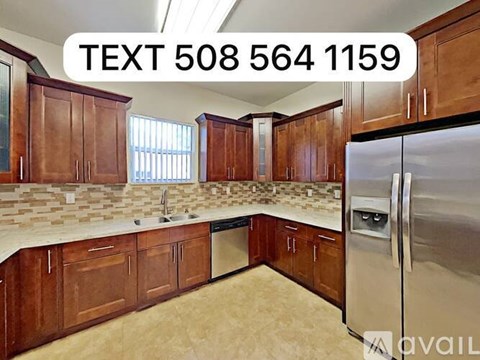 615 NE 15Th Ct 3 Beds Apartment for Rent