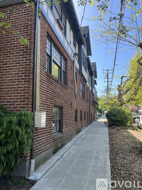 535 20Th Ave E 1 Apartment for Rent