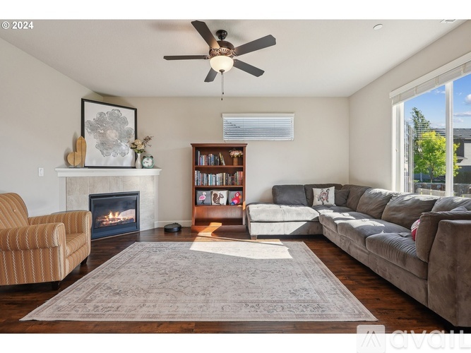 3520 Northeast Spruce Drive 3 Beds Single Family Home for Rent - Photo gallery 3