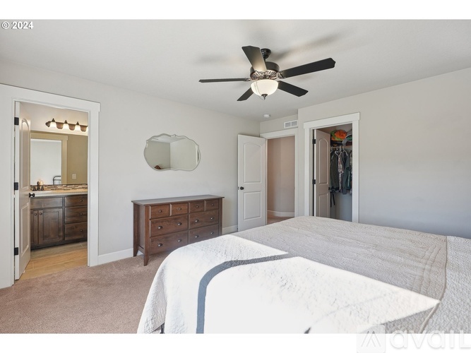 3520 Northeast Spruce Drive 3 Beds Single Family Home for Rent - Photo gallery 5