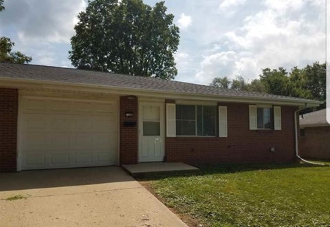 1106 S Adelaide St 2 Beds Apartment for Rent