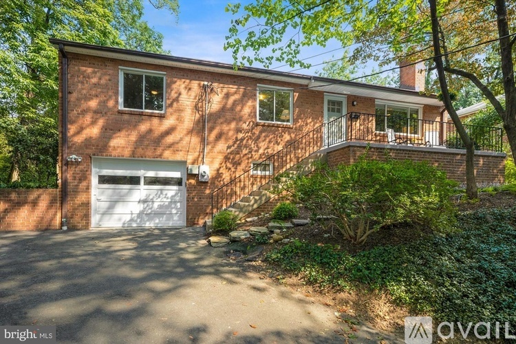 5621 6th Street South 4 Beds Single Family Home for Rent - Photo gallery 1
