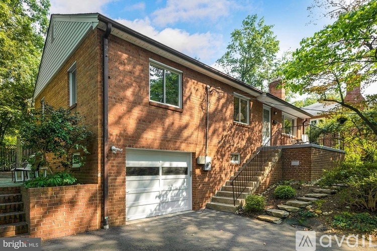 5621 6th Street South 4 Beds Single Family Home for Rent - Photo gallery 2