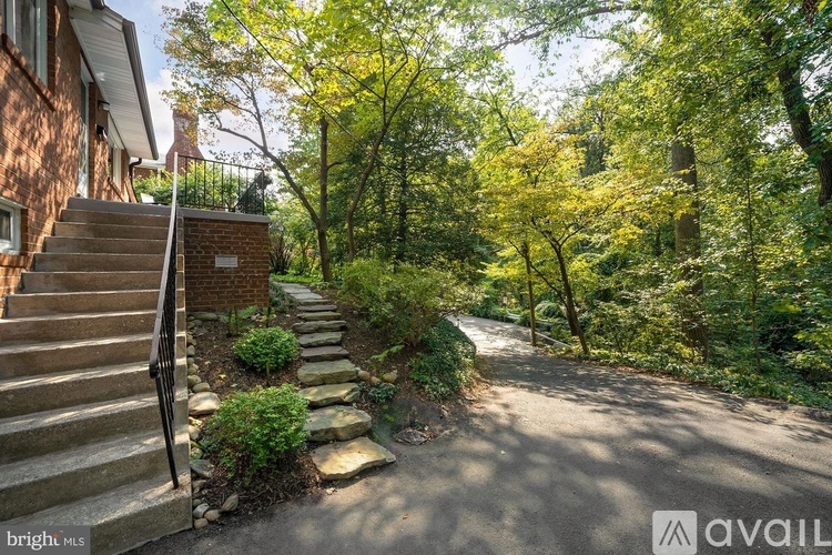 5621 6th Street South 4 Beds Single Family Home for Rent - Photo gallery 4