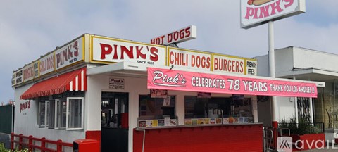 Pink's Chili Dogs and Burgers stand.
