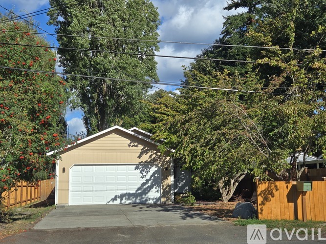 1140 Central Street Northeast 3 Beds Single Family Home for Rent - Photo gallery 2
