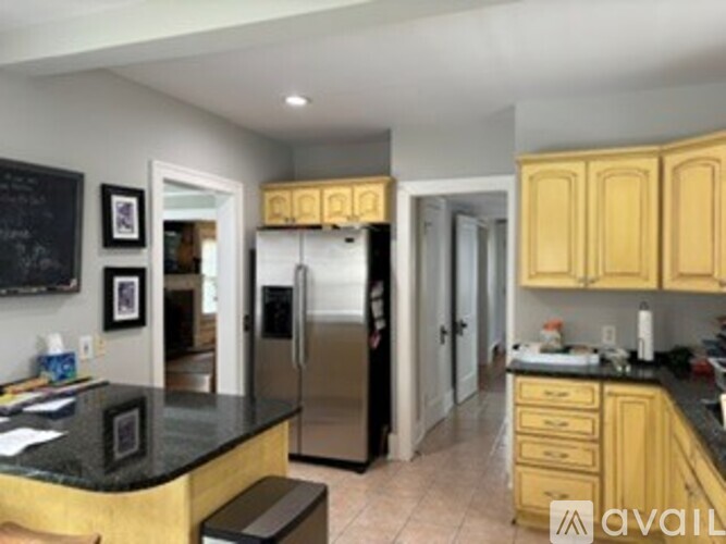 614 Greenwood Avenue Southeast 3 Beds Single Family Home for Rent - Photo gallery 3