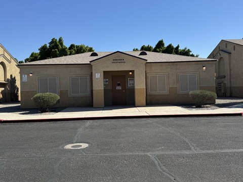 690 N 10Th Avenue 2-3 Beds Apartment for Rent