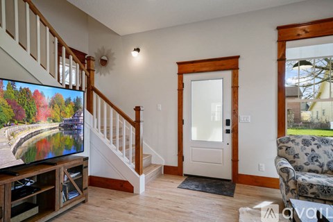 46 Walnut Street 3 Beds Apartment for Rent