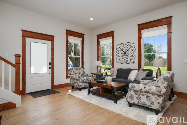 46 Walnut Street 3 Beds Single Family Home for Rent - Photo gallery 3