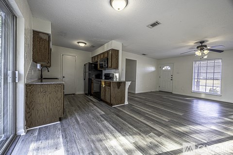 530 North Main Street 3 Beds Apartment for Rent