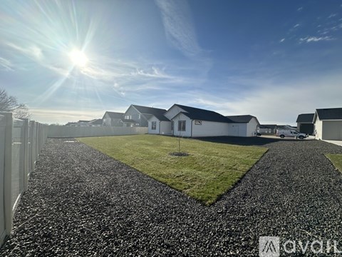 1964 N. Perth Avenue 3 Beds Apartment for Rent