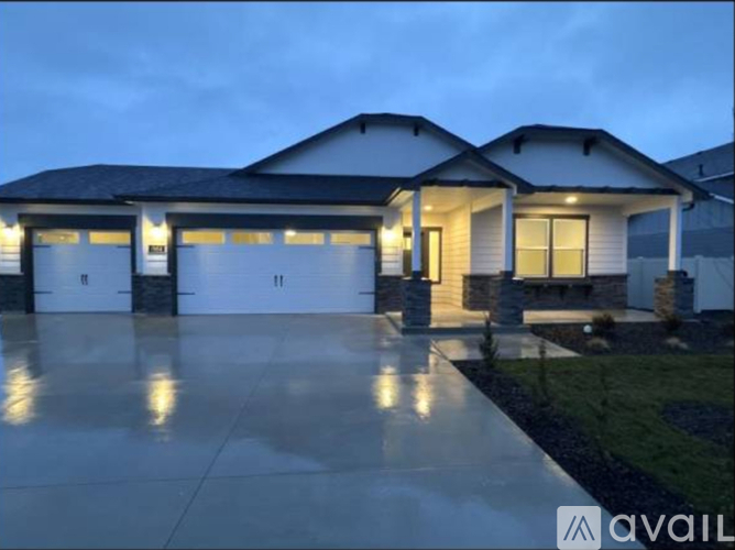1964 N. Perth Avenue 3 Beds Single Family Home for Rent - Photo gallery 3