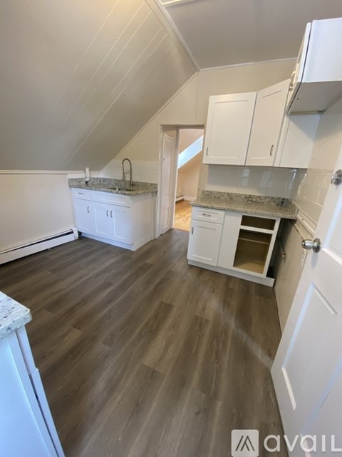 13 Magill Street #3 2 Beds Apartment for Rent