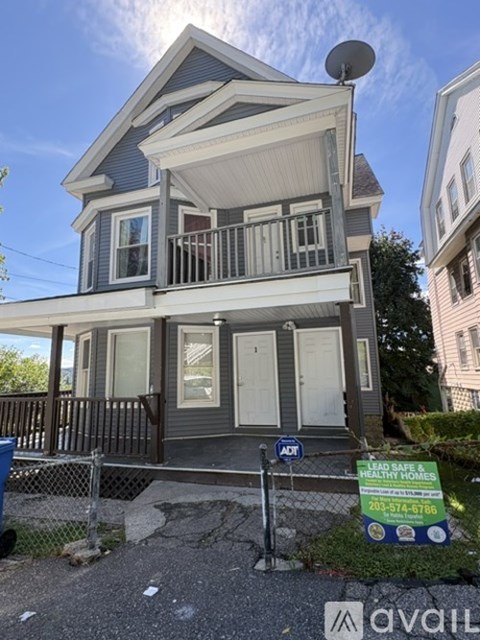 56 Ashley St 3 Beds Apartment for Rent