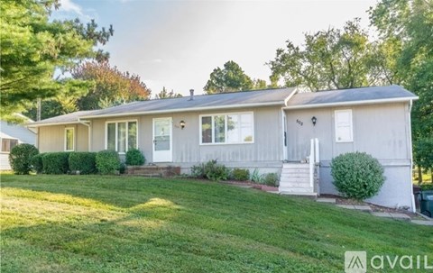 502 Perry Dr NW 2 Beds Apartment for Rent