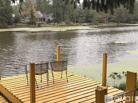 136 Lakeside Drive South 2 Beds Apartment for Rent