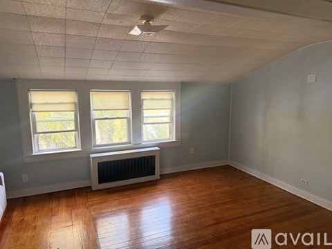 136 Lakeside Drive South 2 Beds Apartment for Rent