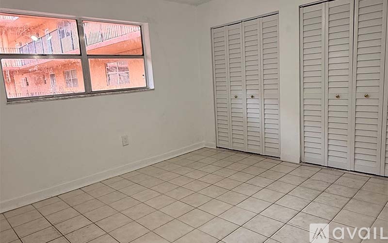 1950 W 56th St 2 Beds Condo for Rent - Photo gallery 3