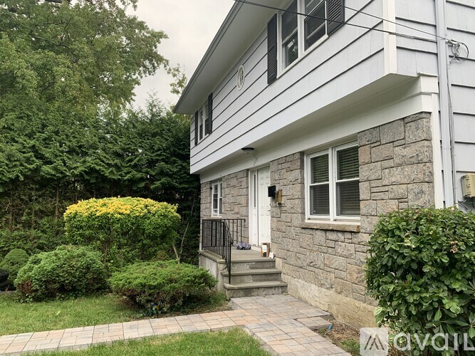 219 S Barry Ave 3 Beds Apartment for Rent - Photo gallery 2
