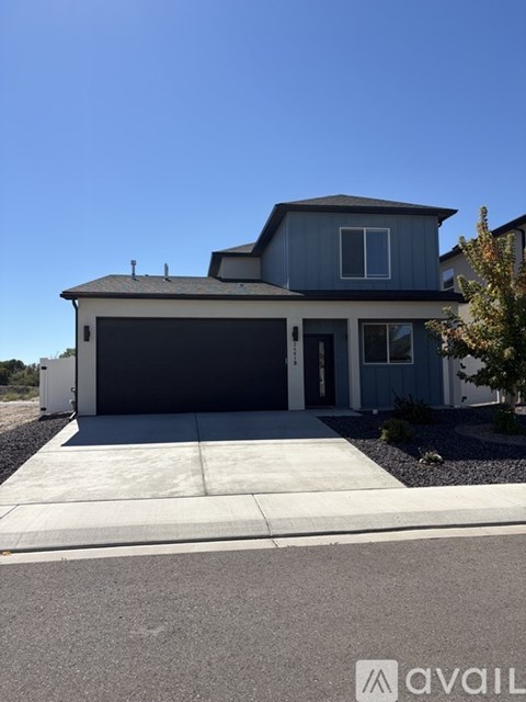 2461 B Ross Road 3 Beds Apartment for Rent