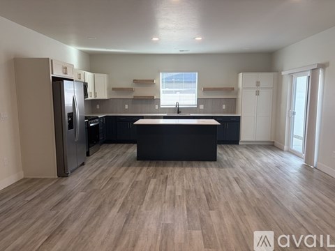 2461 B Ross Road 3 Beds Apartment for Rent