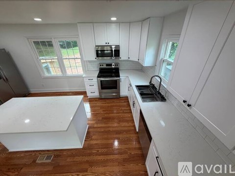 8224 Carrolwood Drive 3 Beds Apartment for Rent
