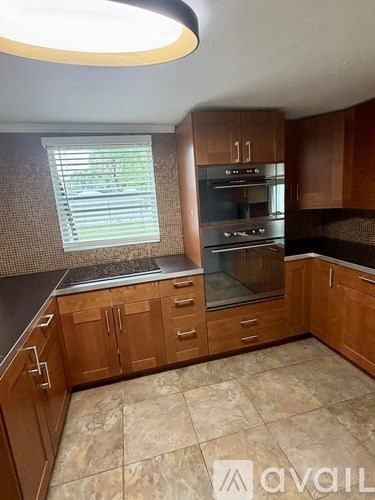 114 Lake Avenue Southeast 3 Beds Apartment for Rent
