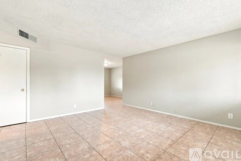 2126 W Chicago St 3 Beds Apartment for Rent