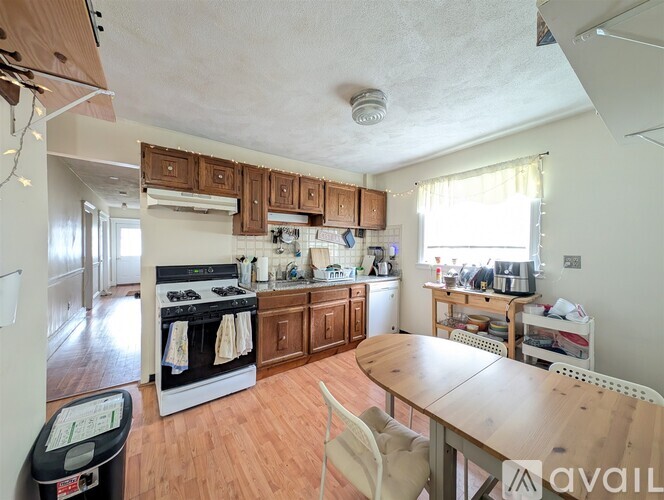 298 Boston Avenue 4 Beds Condo for Rent - Photo gallery 2