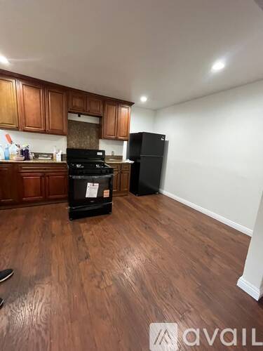1817 W 66th St 3 Beds Apartment for Rent - Photo gallery 3