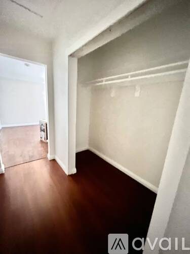 1817 W 66th St 3 Beds Apartment for Rent - Photo gallery 4