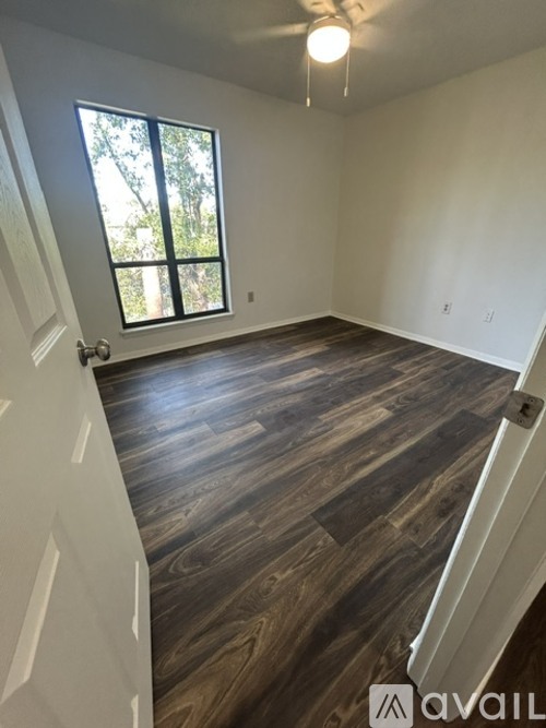 207 Weddell St 2 Beds Condo for Rent - Photo gallery 3