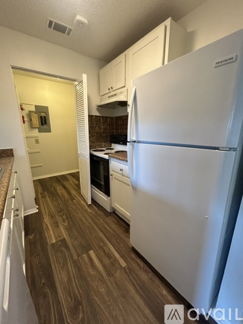 207 Weddell St 2 Beds Condo for Rent - Photo gallery 5