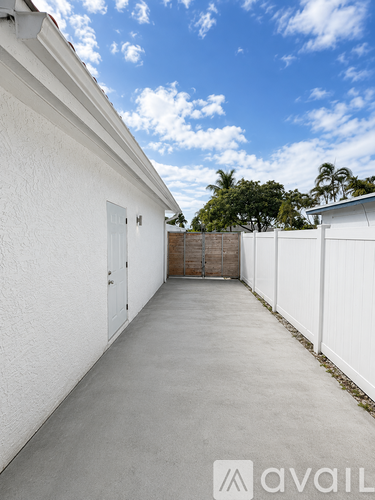 4730 Northeast 3rd Avenue 2 Beds Single Family Home for Rent - Photo gallery 5