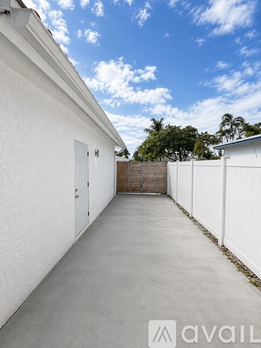 4730 Northeast 3Rd Avenue 2 Beds Apartment for Rent