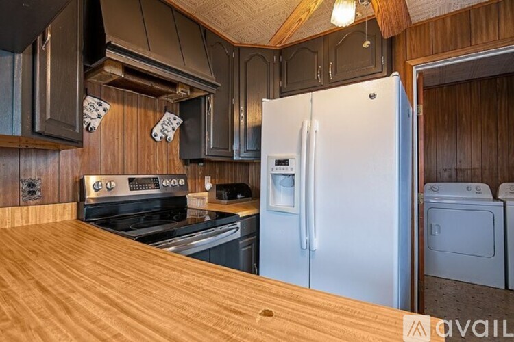 739 Rosemont Ave 3 Beds Single Family Home for Rent - Photo gallery 3