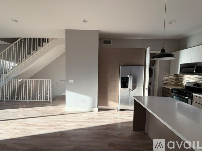 5646 Hazeltine Avenue 3 Beds Single Family Home for Rent - Photo gallery 3
